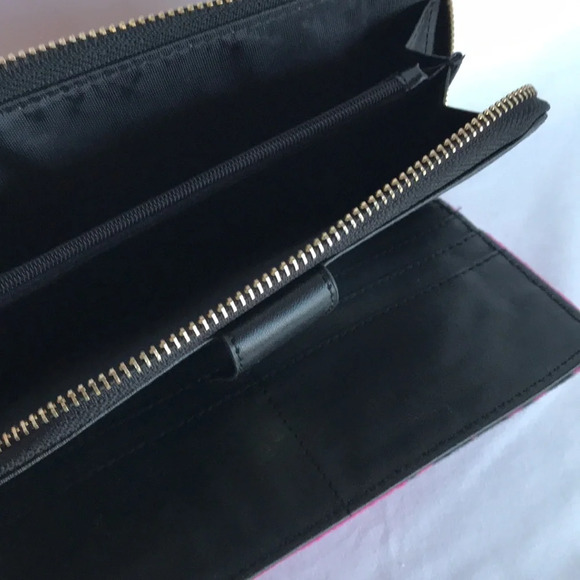 Tribal print wallet with lots of space for storage - Picture 4 of 8